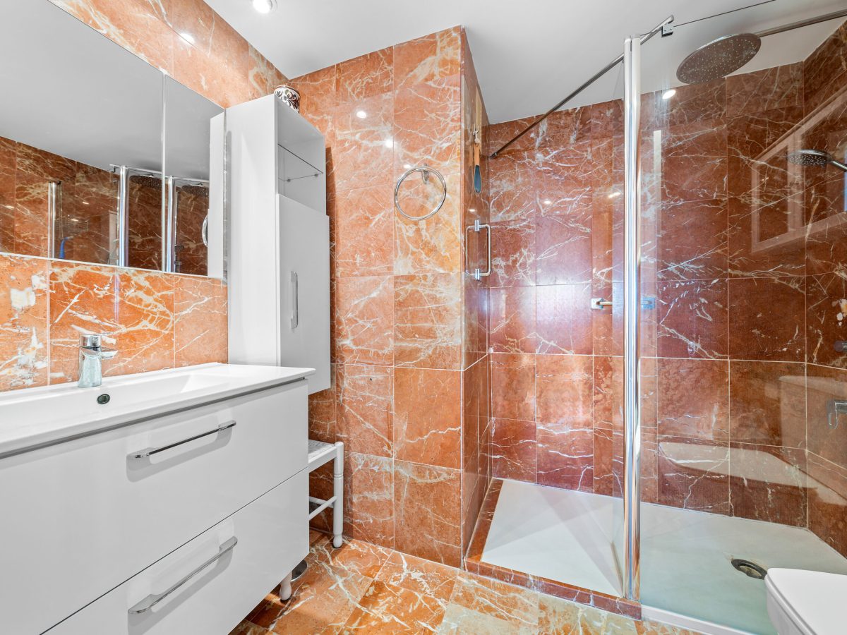 bathroom with walk-in shower in Estepona apartment