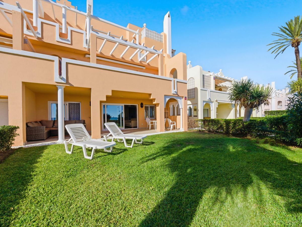 Private garden of beachfront apartment in Estepona West