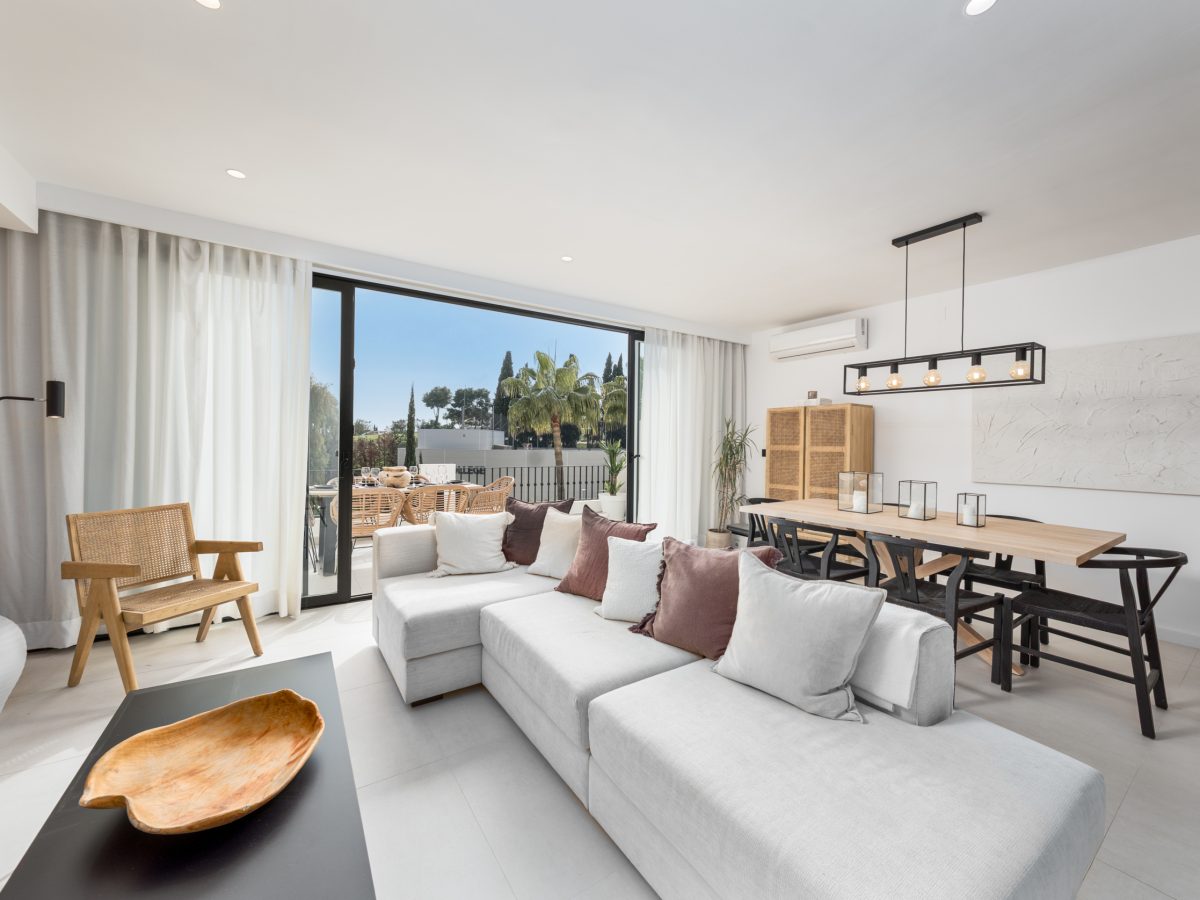 Spacious living and dining area with terrace access at Los Pinos de Aloha, Marbella