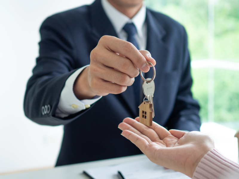 Real estate agent handing over house keys during a property purchase in Estepona.